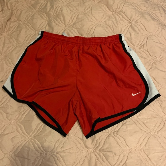 Red Nike tempos - Picture 2 of 7